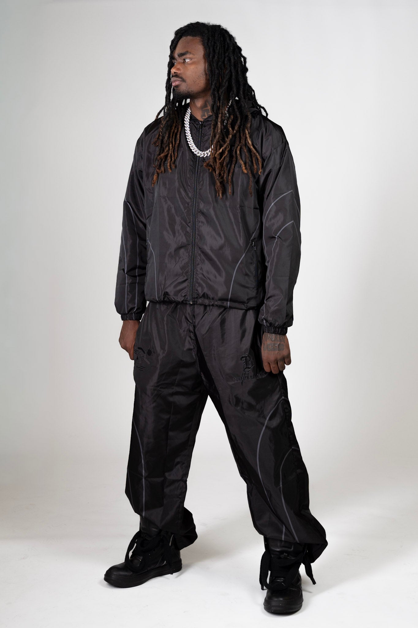 BLACK BACKEND RUNNER PANTS